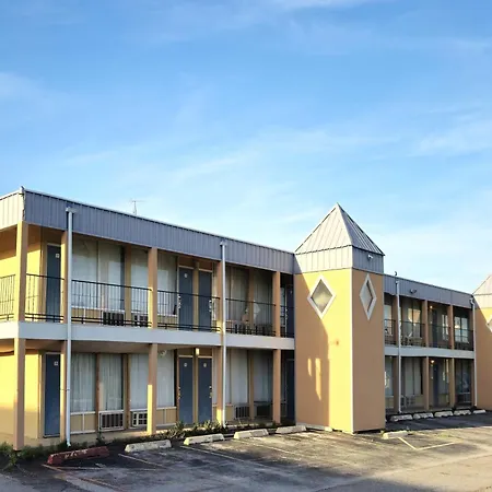 Castle Inn & Suites By Oyo Lawton-2