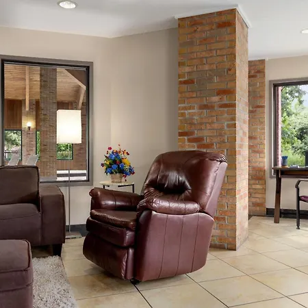 Baymont By Wyndham Monroe-3