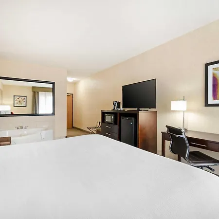 Best Western Plus Howe Inn-3