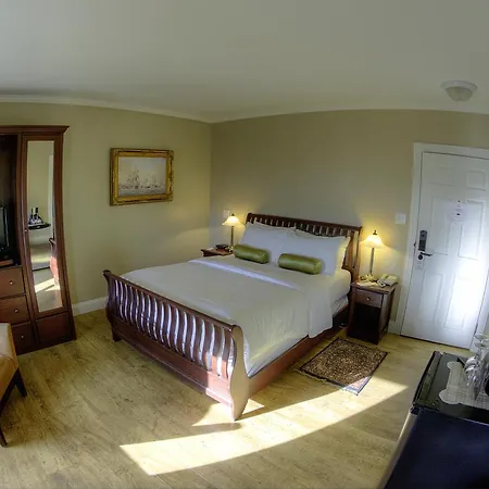 Lunenburg Arms Hotel-3