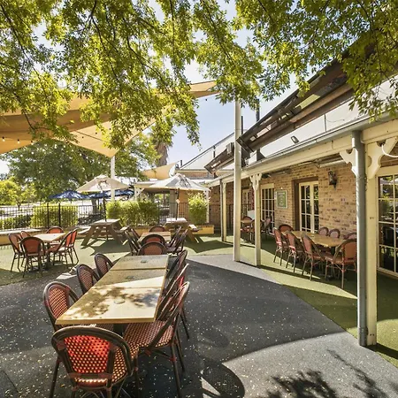 Nightcap At Macquarie Inn-2