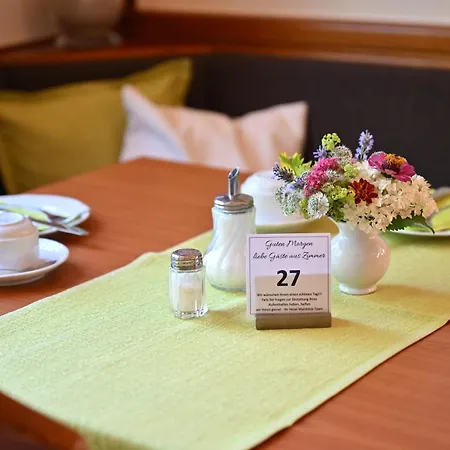Hotel Mainblick Garni-3
