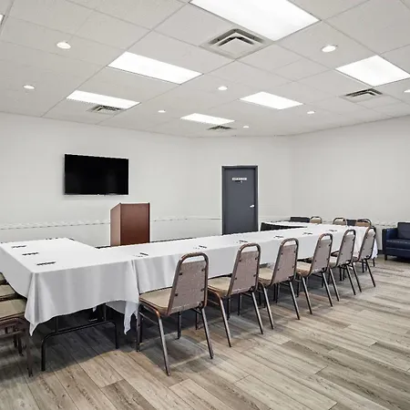 Days Inn & Suites By Wyndham Winkler-3