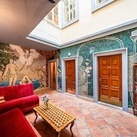 Nosticova Heritage-2