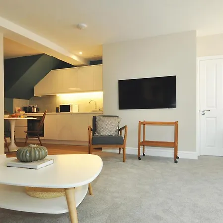 Trident Court Apartments-3