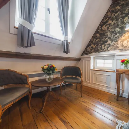 B&B Number 11 Exclusive Guesthouse-3