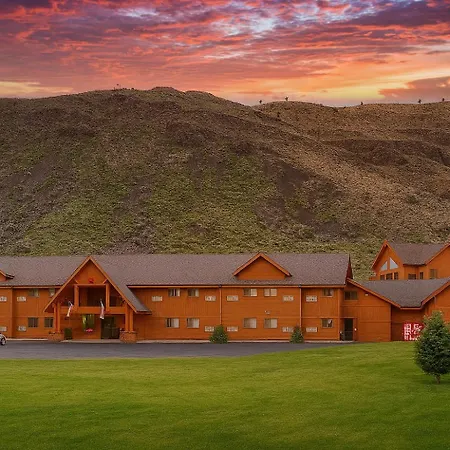 Yellowstone Village Inn And Suites-2