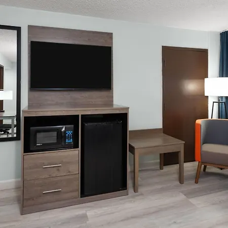Wingate By Wyndham Sheboygan-2
