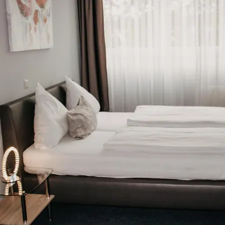 Komm' In Hotel-2