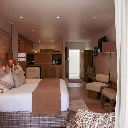 Le Petit Manoir Boutique Hotel-3