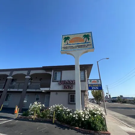 Sunset Inn & Suites-3