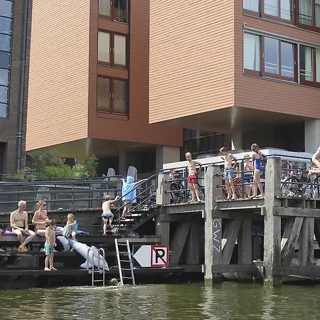 Houseboat Westerdok-2