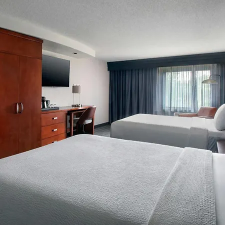 Courtyard By Marriott Paramus-3
