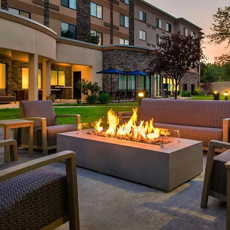 Courtyard By Marriott Paramus-3