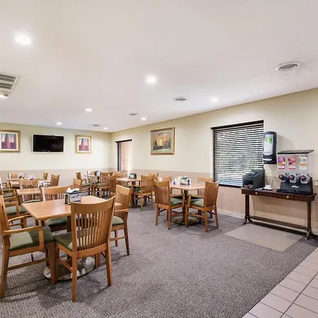 Econo Lodge Inn & Suites Knoxville East-2