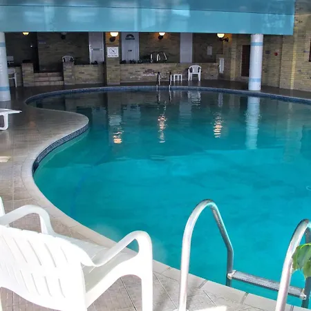 Bay View - Seafront - Sandringham Hotel, Sandown, Isle Of Wight - Car Ferry Ticket From 109 Pounds-3