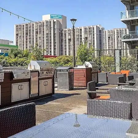 Modern Luxury 2 Bed With Panoramic City Views In Downtown La-3