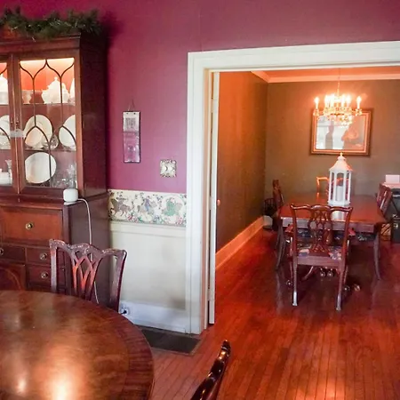 Main Oak Manor-3