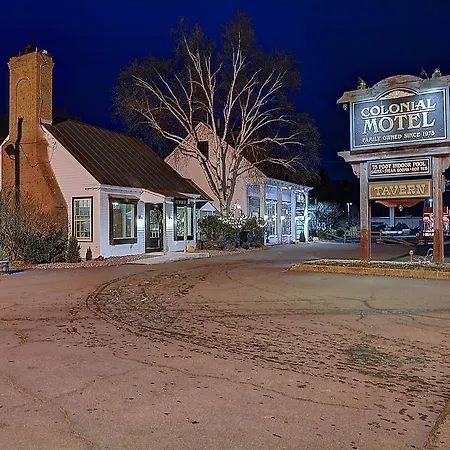 Colonial Motel And Spa-2