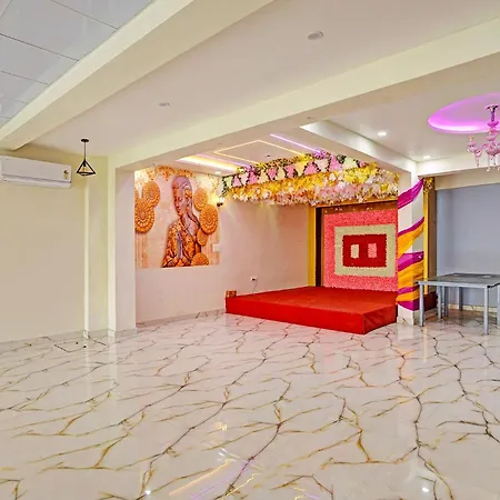 Fabhotel The Viraaj - Gaur City Mall-2