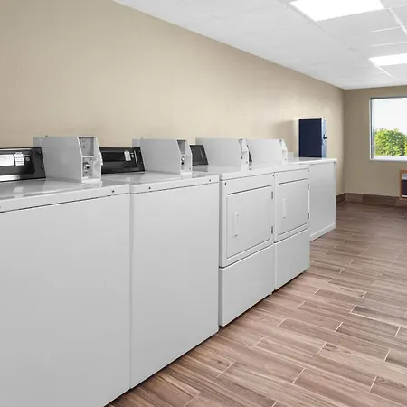 Americinn & Suites By Wyndham Baraboo Event Center-2