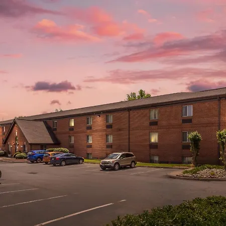 Hometowne Studios & Suites By Red Roof Greensboro-2
