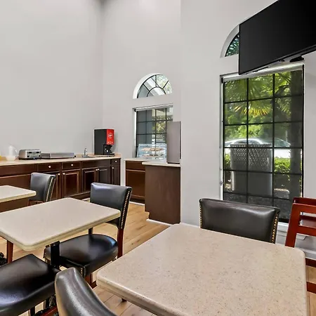 Econo Lodge Inn & Suites Cayce I-26 Airport-2