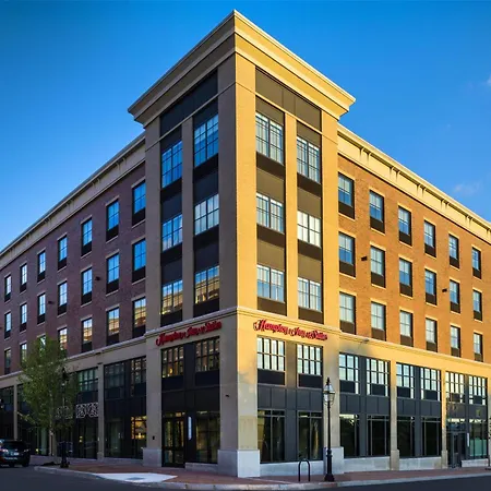 Hampton Inn & Suites Portsmouth Downtown-2