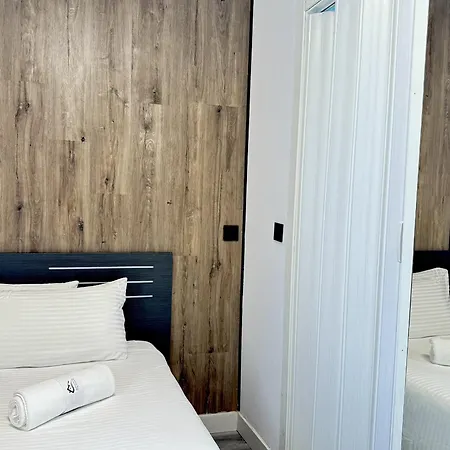 Apartamentos Day Madrid VALVERDE Centro Gran Via Sol Malasaña-2