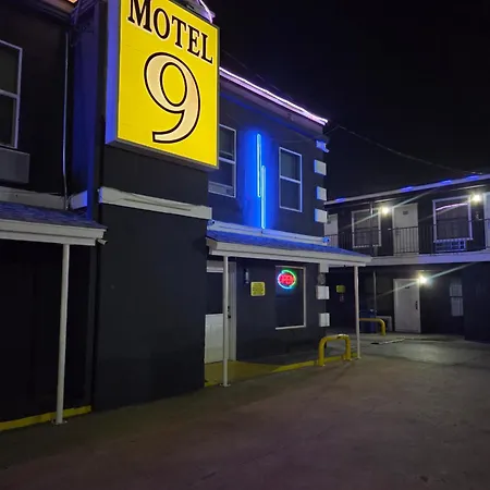 Motel 9-2