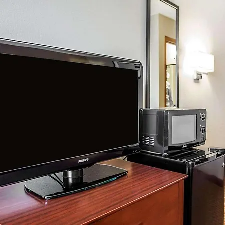 Quality Inn & Suites Davenport Near I-80-3