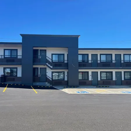 Seven Seas Inn & Suites-3