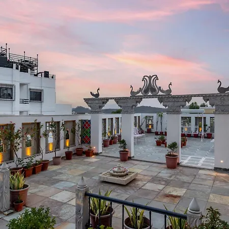 Maan Vilas Swimming Pool Boutique Hotel In Udaipur-3
