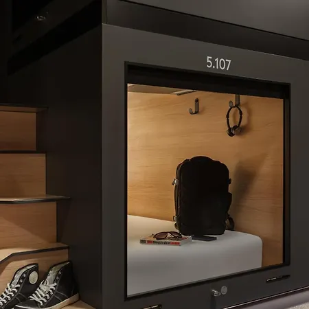 Zedwell Capsule Hotel Piccadilly Circus-3