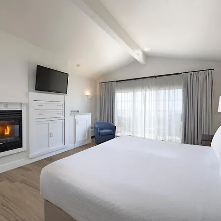 Cambria Landing Inn And Suites-3