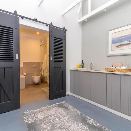 Whale Rock Luxury Lodge-2