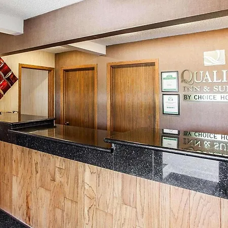Quality Inn & Suites Davenport Near I-80-2