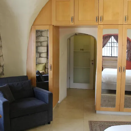 Artists' Colony Inn Zefat-2