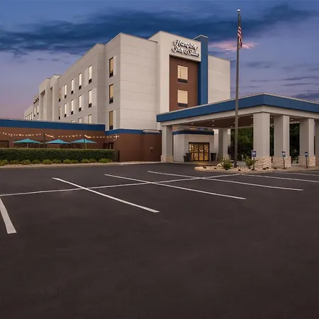 Hampton Inn & Suites Grove City-2