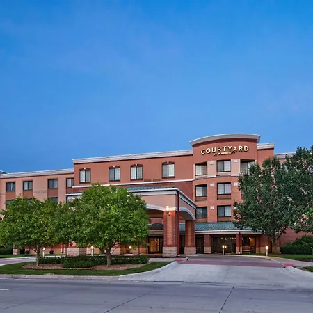 Courtyard By Marriott Omaha Aksarben Village-3