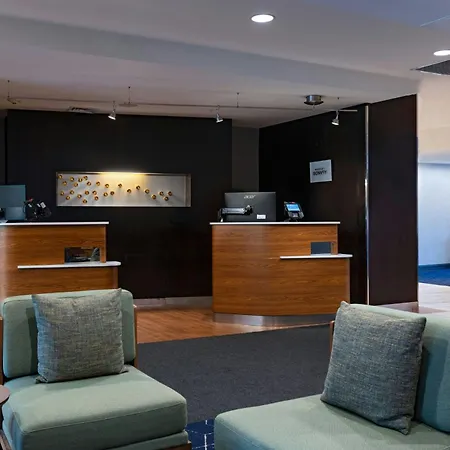 Courtyard By Marriott Omaha Aksarben Village-2