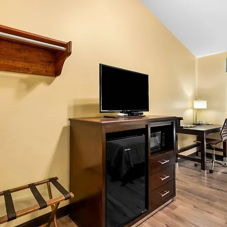Econo Lodge Inn & Suites Eau Claire South-2