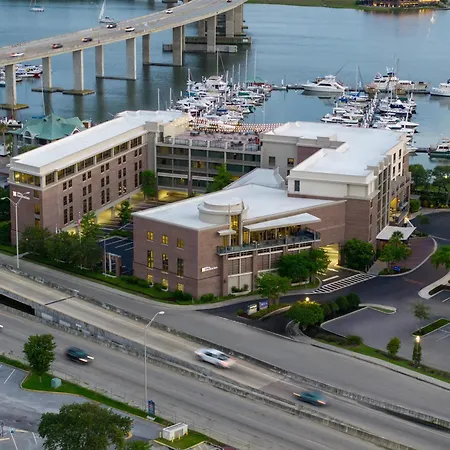 Hilton Garden Inn Charleston Waterfront/Downtown-3