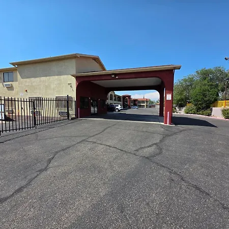 American Inn & Suites-3