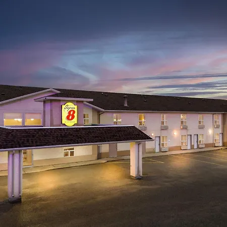 Super 8 By Wyndham Meadow Lake-3