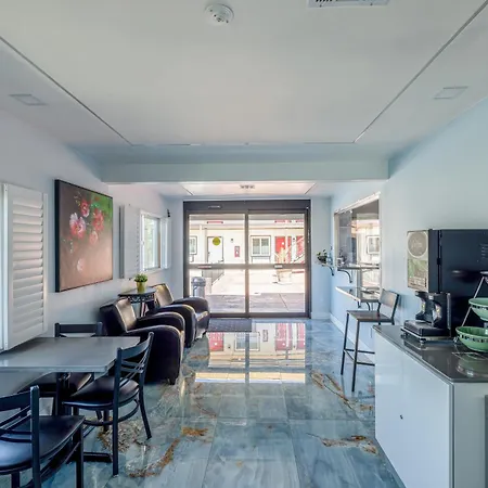 Hotel Avenida Victorville I 15-3