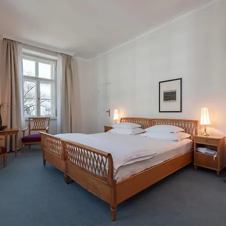 Parkhotel Laurin-2