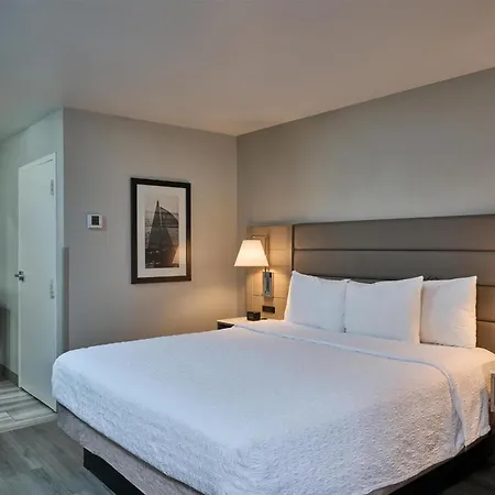 Hampton Inn & Suites Hermosa Beach-3
