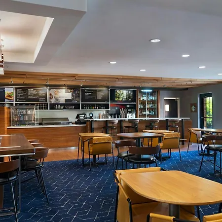 Courtyard By Marriott Omaha Aksarben Village-2