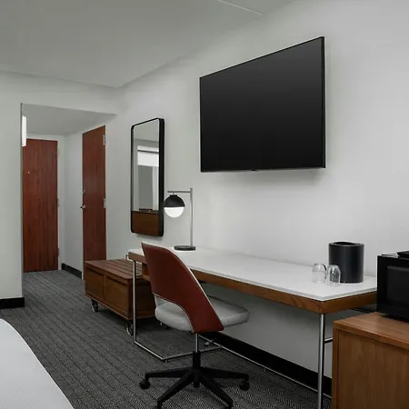 Courtyard By Marriott Bloomington-3